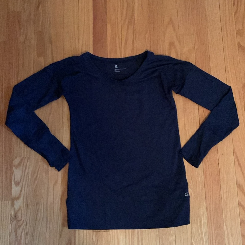GapFit navy long sleeve top